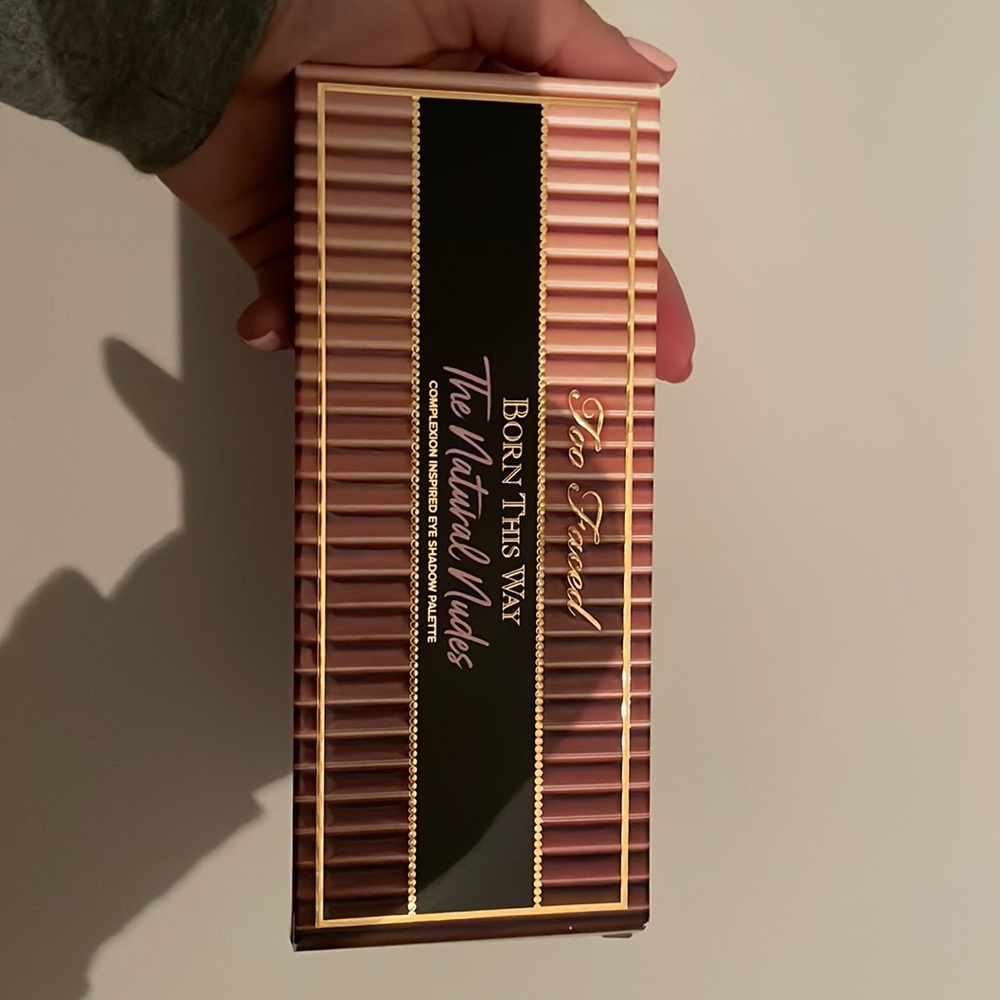 Too faced born this way the natural nudes palette (new)